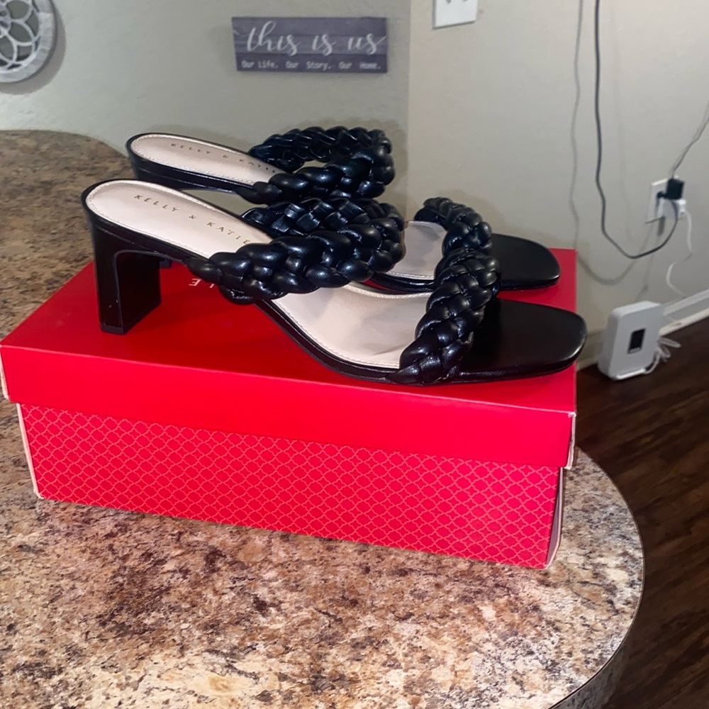 Kelly & Katie sandal